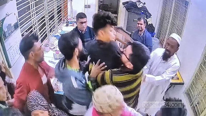 চীন মৈত্রী সেতুতে ‘মোটরসাইকেলের টোল চাওয়ায়’ হামলা-ভাঙচুর, আহত ৩