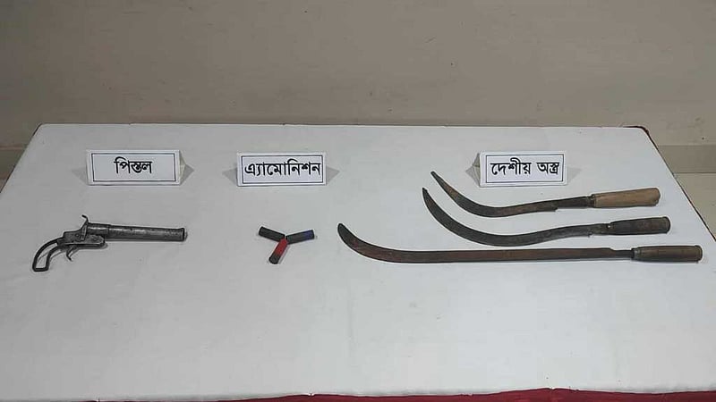 মেহেরপুরে সেনাবাহিনীর অভিযানে পিস্তল ও গুলি উদ্ধার