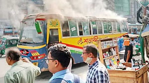 মিরপুরে বাসে আগুন