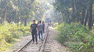 সাড়ে ৯ ঘণ্টা পর উঠল অবরোধ, ঢাকা-ময়মনসিংহে চলল ট্রেন