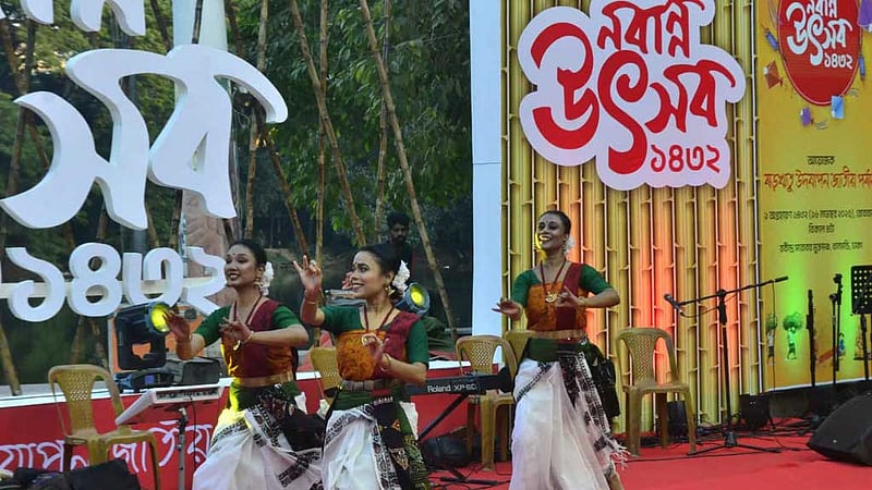 রবীন্দ্র সরোবর মেতেছিল নবান্ন উৎসবে