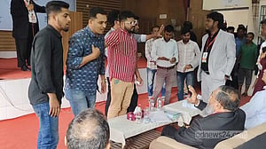‘অভ্যুত্থানবিরোধী মন্তব্য’: নারায়ণগঞ্জে ছাত্রদের তোপের মুখে বিকেএমইএ সভাপতি