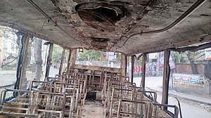 নারায়ণগঞ্জে আগুনে পুড়ল বাস, থানায় জিডি