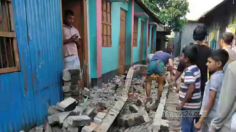 ভূমিকম্প: মেয়ের দাফনে থাকতে পারেননি, স্ত্রীকে নিয়ে ঘুরছেন হাসপাতালে