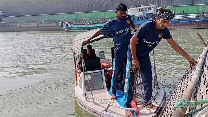 মেঘনায় ট্রলার ডুবি: নিখোঁজ ২ যুবকের মরদেহ উদ্ধার