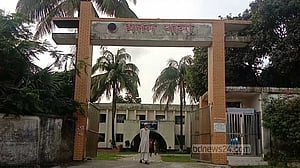 নেত্রকোণায় গ্যাস সিলিন্ডার বিস্ফোরণে ৩ বসতঘর পুড়ে ছাই