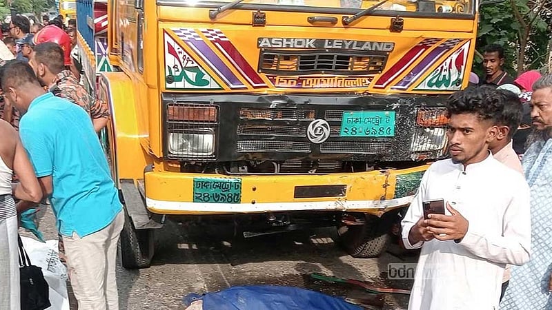 নোয়াখালীতে ট্রাকের চাপায় ৬ অটোরিকশাযাত্রী নিহত