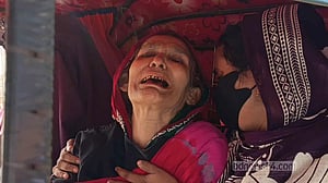 নোয়াখালীতে যুবককে পিটিয়ে হত্যা করে লাশ ফেলে গেছে ডোবায়