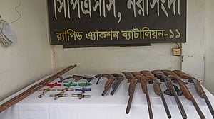 নরসিংদীতে ১১ আগ্নেয়াস্ত্রসহ ৮ জন গ্রেপ্তার