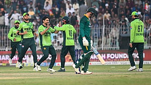 ৩৭ রানে দক্ষিণ আফ্রিকার ৮ উইকেট নিয়ে সিরিজ জিতল পাকিস্তান