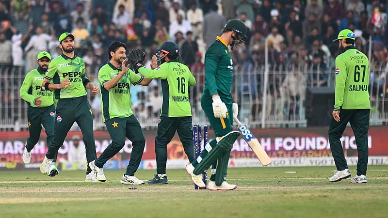 ৩৭ রানে দক্ষিণ আফ্রিকার ৮ উইকেট নিয়ে সিরিজ জিতল পাকিস্তান