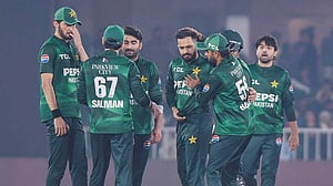 শ্রীলঙ্কাকে অনায়াসে হারিয়ে শিরোপা পাকিস্তানের