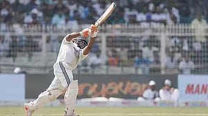 শেবাগকে ছাড়িয়ে ভারতের ছক্কার রাজা পান্ত