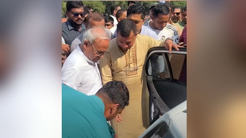 রিজভীর ‘পা ছুঁয়ে সালাম’, পুলিশ কর্মকর্তা প্রত্যাহার