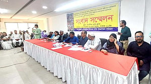 'আশ্বাস' বাস্তবায়নে সময় বেঁধে দিয়ে ফের কর্মবিরতির হুঁশিয়ারি প্রাথমিকের শিক্ষকদের