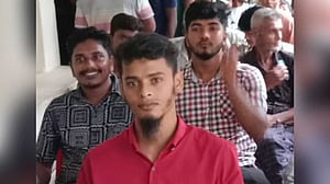 হাসিনার রায়ে ‘মিষ্টি বিতরণের সময় বিতণ্ডা’, ছুরিকাঘাতে ছাত্রদল নেতা হত্যা