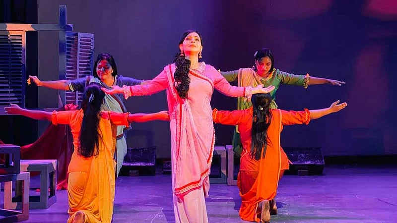 মহিলা সমিতির মঞ্চে ‘শেষের কবিতা’