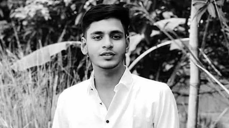 ট্রলির সঙ্গে সংঘর্ষে প্রাণ গেল বাইক চালক স্কুলছাত্রের, আহত ২ বন্ধু