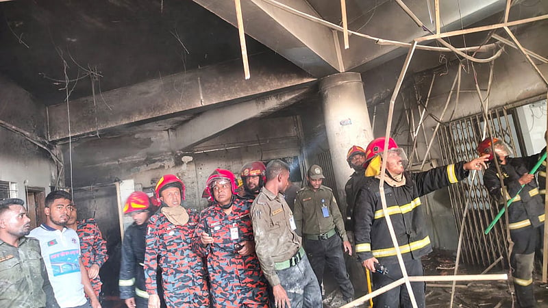 শাহবাগে বাংলাদেশ মেডিকেল বিশ্ববিদ্যালয়ে আগুন নিয়ন্ত্রণে