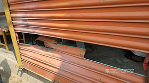 শরীয়তপুরে আইনজীবী সমিতির কার্যালয়ে বোমা হামলা, প্রতিবাদে মানববন্ধন