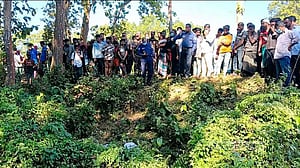 গারো পাহাড়ের টিলা থেকে গলায় গামছা পেঁচানো নারীর লাশ উদ্ধার
