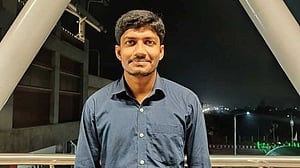 সিরাজগঞ্জে রাস্তার পাশে দাঁড়ানো বাইকে অটোরিকশার ধাক্কা, স্কুলশিক্ষক নিহত