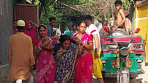 সিরাজগঞ্জে জাল ফেলা নিয়ে দ্বন্দ্বে নদীতেই জেলেদের মারামারি, নিহত ১