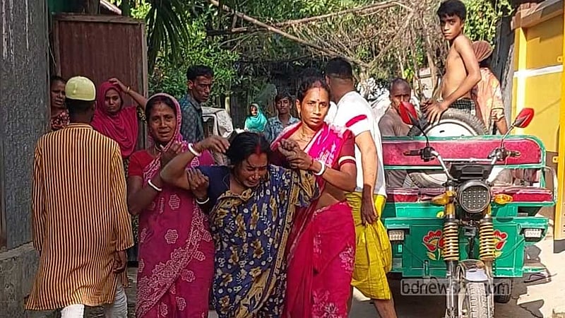 সিরাজগঞ্জে জাল ফেলা নিয়ে দ্বন্দ্বে নদীতেই জেলেদের মারামারি, নিহত ১