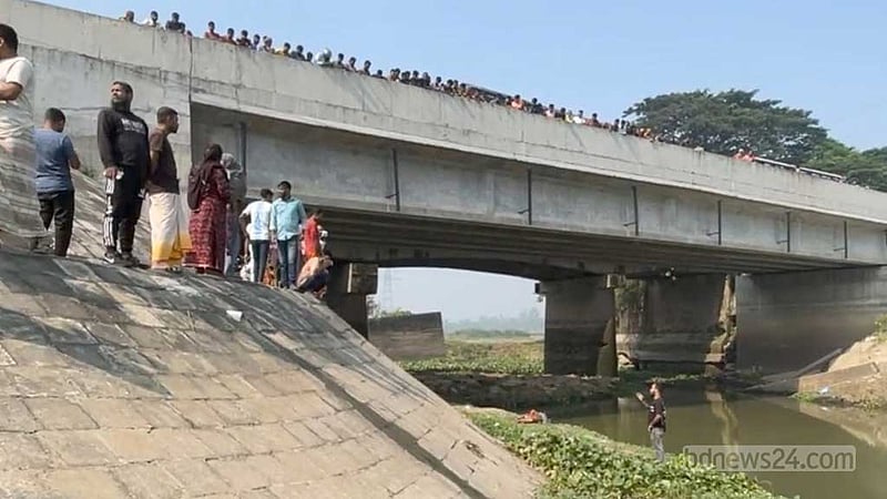 সিরাজগঞ্জে ফুলজোড় নদী থেকে দুই লাশ উদ্ধার