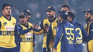 রোমাঞ্চকর লড়াইয়ে পাকিস্তানকে হারিয়ে ফাইনালে শ্রীলঙ্কা