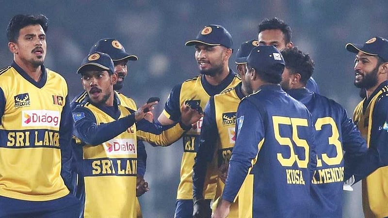 রোমাঞ্চকর লড়াইয়ে পাকিস্তানকে হারিয়ে ফাইনালে শ্রীলঙ্কা
