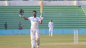 সানজামুলের সেঞ্চুরি, রবিউলের ৫ উইকেট