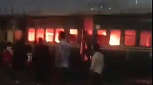 তেজগাঁওয়ে থেমে থাকা ট্রেনে আগুন