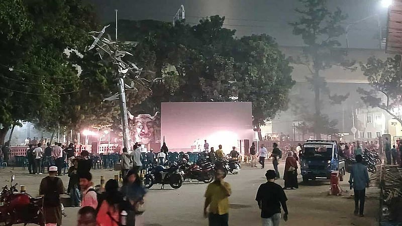 রাতে টিএসসিতে হাতবোমা বিস্ফোরণ