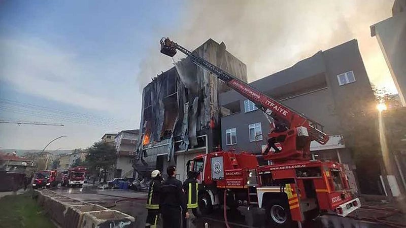 তুরস্কে পারফিউমের গুদামে অগ্নিকাণ্ডে নিহত ৬