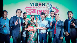 ভিশন এম্পোরিয়াম থেকে টিভি কিনে গাড়ি জিতলেন কুমিল্লার মিঠুন