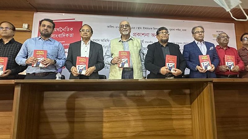 ব্যাংক খাতে যে এত ‘রোগ’ আগে জানা-ই যায়নি: দেবপ্রিয় ভট্টাচার্য