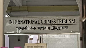 ‘আপনার হাত খালি আছে, লাশগুলো ঢেকে দেন’