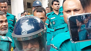আসাদুজ্জামান নূরকে ১৮ মাস আটক রাখা নিয়ে প্রশ্ন মেয়ের