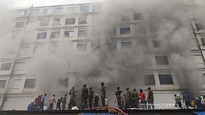 আশুলিয়ায় পোশাক কারখানায় আগুন, নিয়ন্ত্রণে ৬ ইউনিট