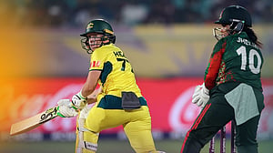 হিলির আরেকটি সেঞ্চুরিতে পিষ্ট বাংলাদেশ, সেমিতে অস্ট্রেলিয়া
