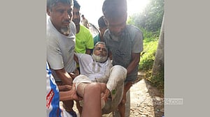 বাগেরহাটে সেতুর পিলার থেকে দড়ি বাঁধা ব্যক্তি উদ্ধার, হাসপাতালে মৃত্যু