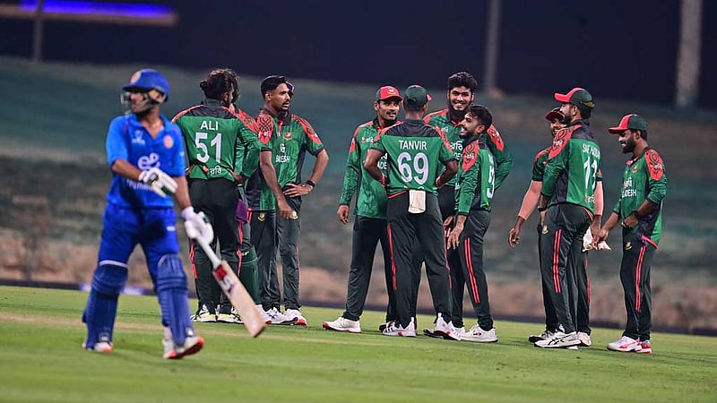৯৩ রানে অলআউট হয়ে ২০০ রানে হারল বাংলাদেশ