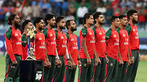 গুমড়ে কাঁদছে ‘আমার সোনার বাংলা’