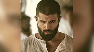 সড়ক দুর্ঘটনায় বিজয়ের গাড়ি, কেমন আছেন অভিনেতা