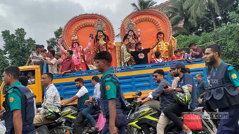 মহিষাসুরমর্দিনীর বিদায়ে বর্ণাঢ্য শোভাযাত্রা