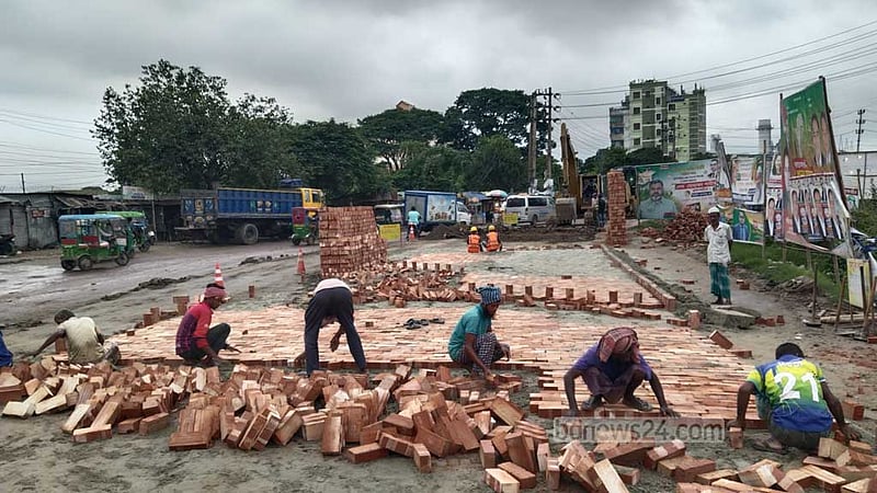 উপদেষ্টা আসার খবরে ব্রাহ্মণবাড়িয়ায় সড়ক মেরামতে ‘তোড়জোড়’