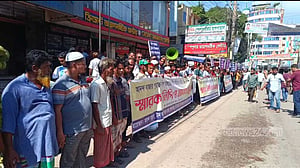 ব্রাহ্মণবাড়িয়ার ‘শতবর্ষী’ আনন্দ বাজারের বন্দোবস্ত বাতিল চেয়ে বিক্ষোভ
