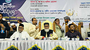 অসুরের ধরে ‘ইউনূসের’ মুখ: ধর্ম উপদেষ্টা বললেন ‘অশোভন-অসম্মানজনক’