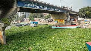 বুড়িগঙ্গায় কচুরিপানায় ‘বিড়ম্বনা’